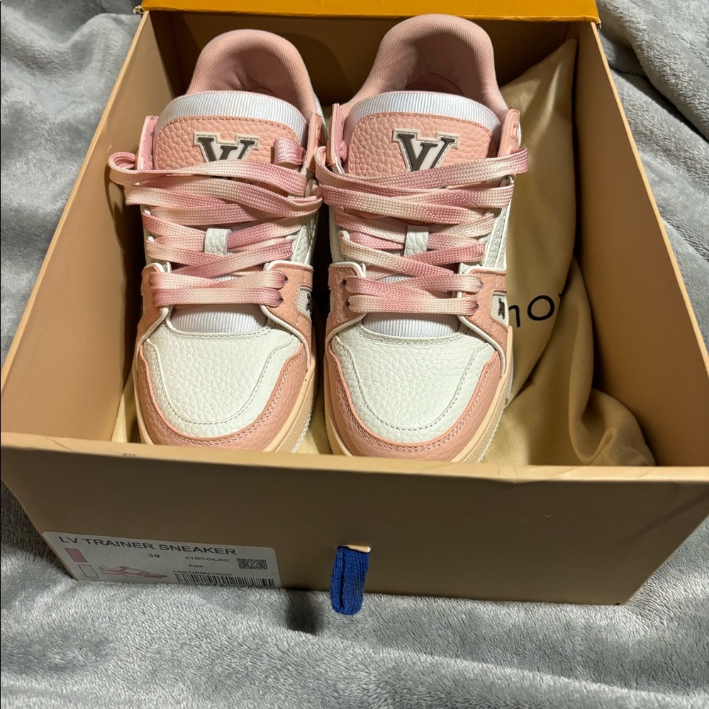 Louis Vuitton Woman Trainer Sneaker (WORN ONCE)